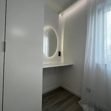 Trzy Pokoje Mieszkanie W Nowej Dzielnicy Wroclawia *